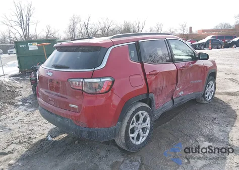 2024 Jeep Compass Latitude 4X4 z USA, uszkodzony, nr VIN 3C4NJDBN9RT147128